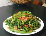 Hình bước làm 3 của món Rau muốn xào cay kiểu Thái