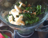 Foto del paso 4 de la receta: Tallarines con pesto y pollo crocante