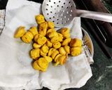 घीया पकौड़ी की सब्जी (Ghiya pakodi ki sabzi recipe in Hindi) रेसिपी चरण 2 फोटो
