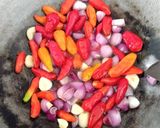 Foto langkah ke 1 dari resep Sambal bawang "bu Rudy".