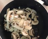 Foto del paso 1 de la receta: Zapallo italiano con crema con pollo y champiñón