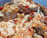 Foto del paso 6 de la receta: Fideos al huevo con pimentón ahumado y salsa de tomate con osobuco desgrasado