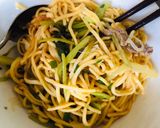 Hình bước làm 5 của món Mì trứng xào thịt bò
