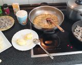 Foto del paso 1 de la receta: Arroz meloso con gulas y gambas