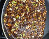 ખજૂર ડ્રાયફ્રુટ ચીકી (Dates Dryfruit Chikki Recipe In Gujarati) રેસીપી સ્ટેપ3ફોટો