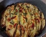 Foto langkah ke 5 dari resep Pajeon (Korean Scalion Pancake).