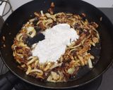 Foto langkah ke 3 dari resep Bangers and Mash.