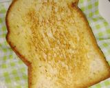 รูปขั้นตอนการทำที่ 3 ของ ขนมปังปิ้งราดซอสช็อกโกแลต (Toast with Chocolate Sauce)