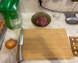 A picture of step 1 of Свинина с овощами в горшочках.