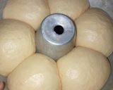 Foto langkah ke 5 dari resep Roti Tawar Bunga (1x proofing).