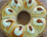Foto del paso 7 de la receta: Rosca de Pascua rellena con crema pastelera y dulce de leche
