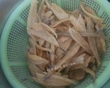 Hình bước làm 1 của món Cá chai khô rim mắm đường