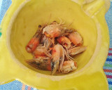 Foto del paso 1 de la receta: Aceite de langostinos