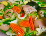 Hình bước làm 4 của món Chân giò heo hầm rau củ (cà rốt, khoai tây, bắp cải)