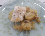 Foto del paso 8 de la receta: Pescadilla al horno con patatas, cebolla y calabacín