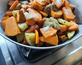 A picture of step 3 of Pumpkin ki sabji.