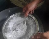 Foto langkah ke 2 dari resep Kue sagu keju.