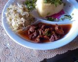 A picture of step 2 of Mashed potatoes with beef stew and steamed cabbages.