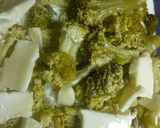 Foto del paso 3 de la receta: Brócoli al ajo y queso