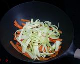 Foto del paso 4 de la receta: Tallarines de calabacín y zanahoria con salmón ahumado