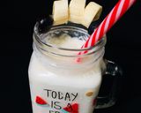 A picture of step 4 of Banana milk shake.