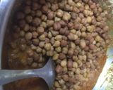 आलू गोभी की सब्ज़ी, काले चने की सब्ज़ी और पंराठे रेसिपी चरण 3 फोटो