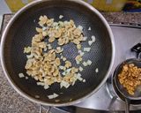 Foto langkah ke 4 dari resep Ayam Jamur untuk Bakmi / Nasi Tim 蘑菇鸡用于面条或团队米饭.