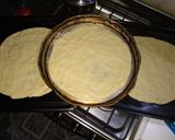 Foto del paso 4 de la receta: Pizza casera con hojas de espinacas 🥚🧀🍅