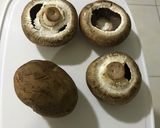 Foto del paso 1 de la receta: Portobellos rellenos de queso azul