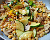 Foto del paso 5 de la receta: Salteado de garbanzos y verduritas 🤗