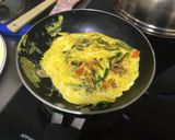 Foto del paso 2 de la receta: Tortilla de huevo vegetariana
