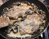 Une image de l'étape 7 de Cotes de porc crème et pruneaux.
