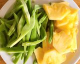 Hình bước làm 1 của món 🌱 Đậu Que Dẹp Xào Khóm Chay (Vegan)