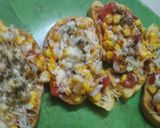 A picture of step 5 of Cheesy corn garlic bread pizza.