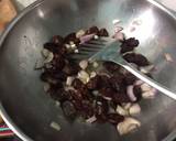 Baked Bean With Sausage And Pearl Garlic recipe step 1 photo