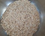 A picture of step 1 of Oats chilla.