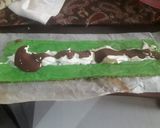 Foto langkah ke 4 dari resep Pandan Coklat Roll Cake Bandung #keto #debm.