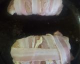 Foto del paso 4 de la receta: Pechuga de pollo rellena envuelta en tocino