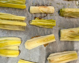 Foto del paso 5 de la receta: Puerros asados con vinagreta de frutos secos