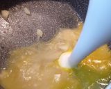 Foto del passaggio 4 della ricetta Vellutata di topinambur e latte di cocco, crumble alle acciughe