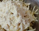A picture of step 2 of Aloo lacchha pakoda.