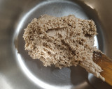 Foto del paso 1 de la receta: Pan de centeno y espelta con aceitunas negras