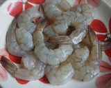 รูปขั้นตอนการทำที่ 1 ของ ข้าวราดกุ้งผัดพริกหยวก