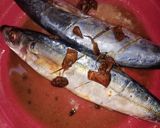Foto langkah ke 2 dari resep Ikan Layang Goreng Asam.
