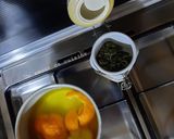 Une image de l'étape 2 de Tisane écorce de mandarine, verveine et miel 🍊🍃🍯 antigaspillage.