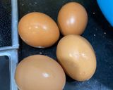 Hình bước làm 2 của món Nhập môn Mỳ ăn liền căn bản với thịt, trứng, khoai, rau,