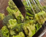 Foto del paso 1 de la receta: Budín de brócoli 🥦 3 ingredientes 🫕 🥦 🥚 🧀 Receta saludable, facilísima, nutritiva, práctica 🥦