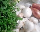 Foto del paso 1 de la receta: Crema de champiñones, perifollo y nuez moscada