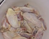 Foto del paso 1 de la receta: Alitas de pollos con miel 😎