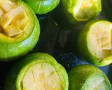 Foto del paso 1 de la receta: ZAPALLITOS RELLENOS VEGETARIANOS 🧅🌽 #800❤️👏 🥒🥚🧀